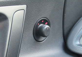 Подержанный автомобиль Opel Astra Hatchback 2013 года (15 фото)