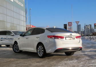 Подержанный автомобиль Kia Optima Sedan 2017 года (7 фото)