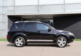 Подержанный автомобиль Mitsubishi Outlander 2008 года (4 фото)