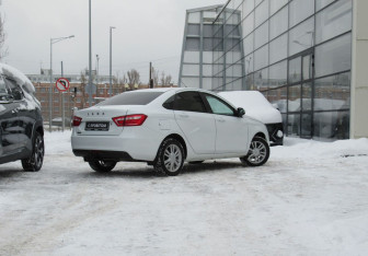 Подержанный автомобиль LADA (ВАЗ) Vesta Sedan 2017 года (5 фото)