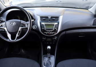 Подержанный автомобиль Hyundai Solaris Sedan 2011 года (13 фото)