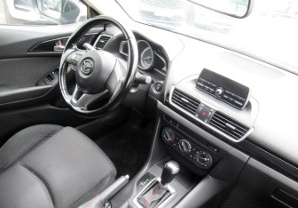 Подержанный автомобиль Mazda 3 Sedan 2013 года (12 фото)