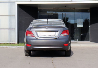 Подержанный автомобиль Hyundai Solaris Sedan 2011 года (6 фото)