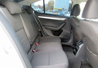 Подержанный автомобиль Skoda Octavia Liftback 2013 года (19 фото)