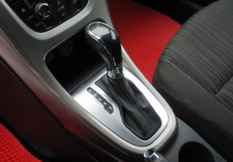 Подержанный автомобиль Opel Astra Wagon 2012 года (16 фото)