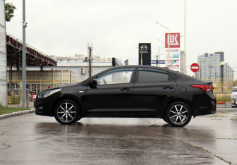 Подержанный автомобиль Hyundai Solaris Sedan 2017 года (8 фото)