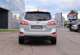 Подержанный автомобиль Hyundai Santa Fe 2011 года (6 фото)