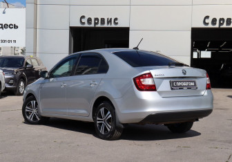 Подержанный автомобиль Skoda Rapid Liftback 2018 года (7 фото)