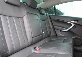 Подержанный автомобиль Opel Insignia Sedan 2012 года (12 фото)