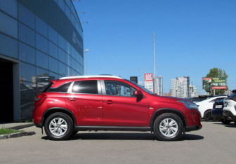 Подержанный автомобиль Citroen C4 Aircross 2012 года (4 фото)