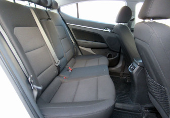 Подержанный автомобиль Hyundai Elantra Sedan 2019 года (10 фото)