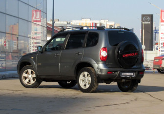 Подержанный автомобиль Chevrolet Niva 2014 года (7 фото)