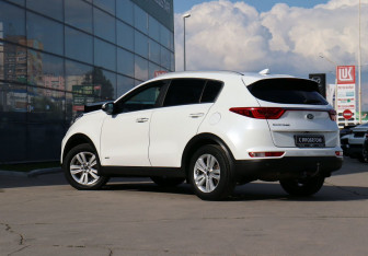 Подержанный автомобиль Kia Sportage 2016 года (7 фото)