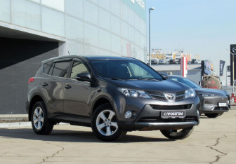 Подержанный автомобиль Toyota RAV4 2013 года (3 фото)