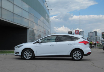 Подержанный автомобиль Ford Focus Hatchback 2018 года (8 фото)