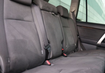 Подержанный автомобиль Toyota Land Cruiser Prado 2012 года (21 фото)