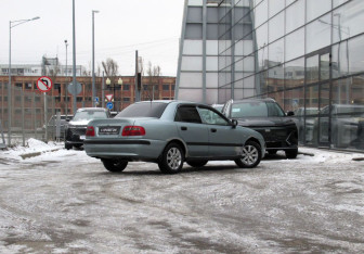 Подержанный автомобиль Mitsubishi Carisma Sedan 2003 года (5 фото)