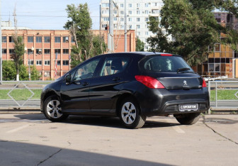 Подержанный автомобиль Peugeot 308 Hatchback 2011 года (7 фото)