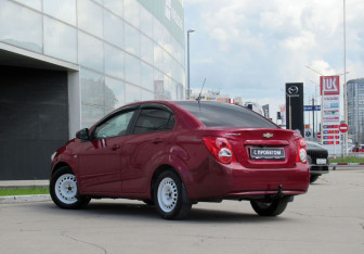 Подержанный автомобиль Chevrolet Aveo Sedan 2013 года (7 фото)