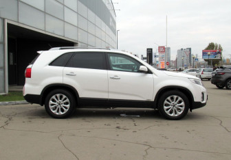 Подержанный автомобиль Kia Sorento 2017 года (4 фото)