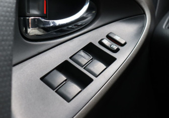 Подержанный автомобиль Toyota RAV4 2012 года (14 фото)