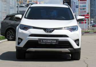 Подержанный автомобиль Toyota RAV4 2015 года (2 фото)