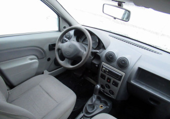 Подержанный автомобиль Renault Logan Sedan 2009 года (12 фото)