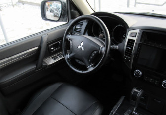 Подержанный автомобиль Mitsubishi Pajero 2021 года (15 фото)