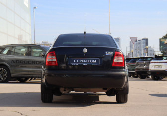 Подержанный автомобиль Skoda Octavia Liftback 2007 года (6 фото)