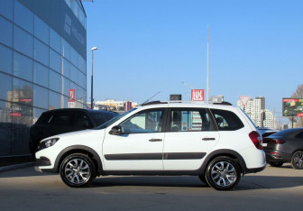 Подержанный автомобиль LADA (ВАЗ) Granta Wagon 2023 года (8 фото)
