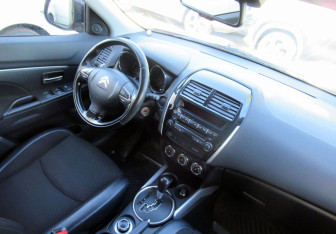 Подержанный автомобиль Citroen C4 Aircross 2012 года (17 фото)