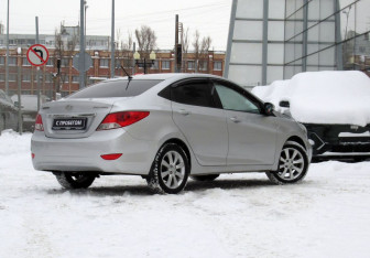 Подержанный автомобиль Hyundai Solaris Sedan 2011 года (5 фото)