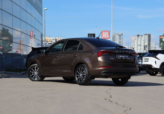 Подержанный автомобиль Skoda Rapid Liftback 2021 года (7 фото)