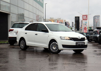 Подержанный автомобиль Skoda Rapid Liftback 2016 года (3 фото)