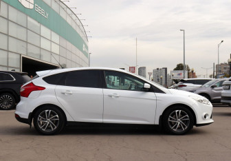 Подержанный автомобиль Ford Focus Hatchback 2012 года (4 фото)