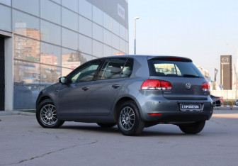 Подержанный автомобиль Volkswagen Golf Hatchback 2012 года (7 фото)