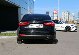 Подержанный автомобиль Kia Cerato Sedan 2013 года (6 фото)