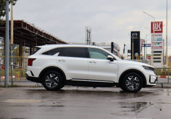 Подержанный автомобиль Kia Sorento 2021 года (4 фото)