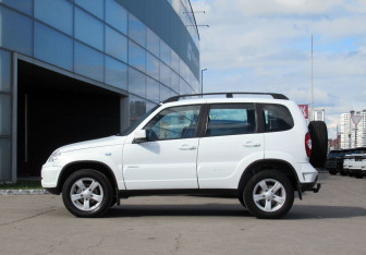 Подержанный автомобиль Chevrolet Niva 2014 года (8 фото)
