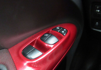 Подержанный автомобиль Nissan Juke 2011 года (17 фото)