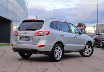 Подержанный автомобиль Hyundai Santa Fe 2011 года (5 фото)