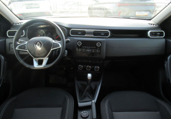 Подержанный автомобиль Renault Duster 2021 года (12 фото)