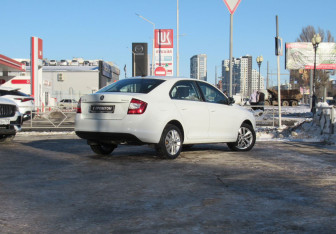 Подержанный автомобиль Skoda Rapid Liftback 2018 года (5 фото)