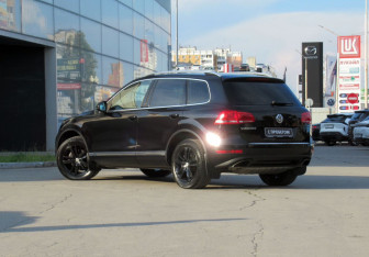 Подержанный автомобиль Volkswagen Touareg 2012 года (7 фото)