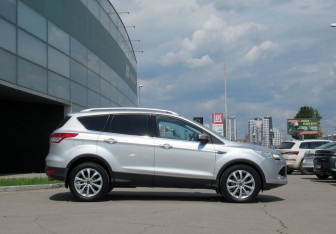 Подержанный автомобиль Ford Kuga 2013 года (4 фото)