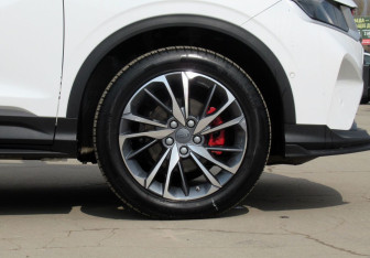 Подержанный автомобиль Geely Coolray 2023 года (10 фото)