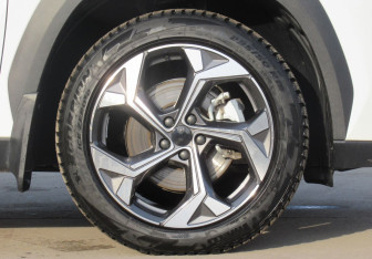 Подержанный автомобиль Geely Atlas 2024 года (9 фото)