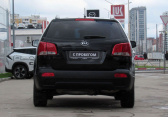 Подержанный автомобиль Kia Sorento 2012 года (6 фото)