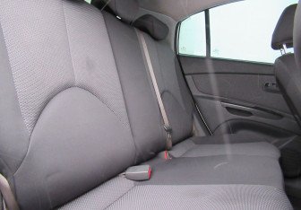 Подержанный автомобиль Kia Rio Hatchback 2009 года (17 фото)