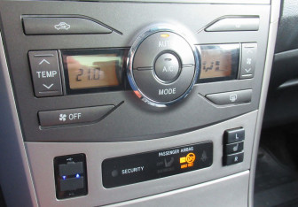 Подержанный автомобиль Toyota Corolla Sedan 2007 года (18 фото)